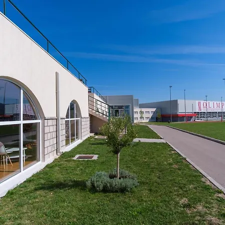 Sl Olimp מלון דירות טרביניה